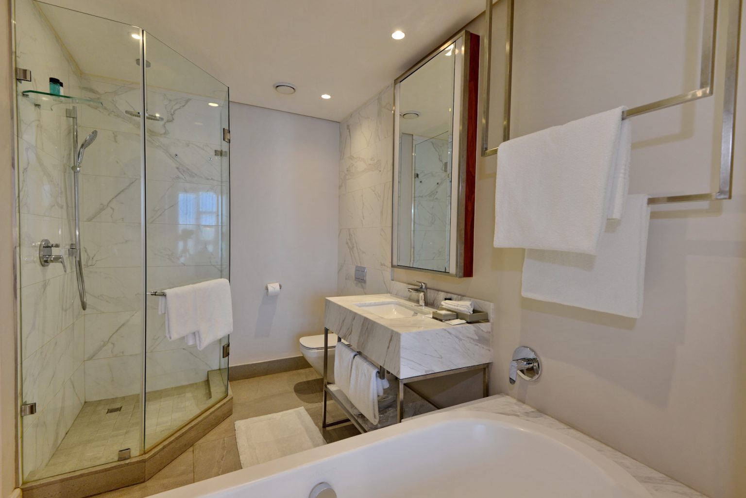 Fresh Look at Luxury Aparthotel Studio