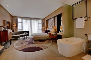 KING Pool Facing 211 (1)