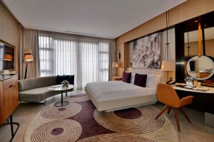 KING Pool Facing 211 (2)